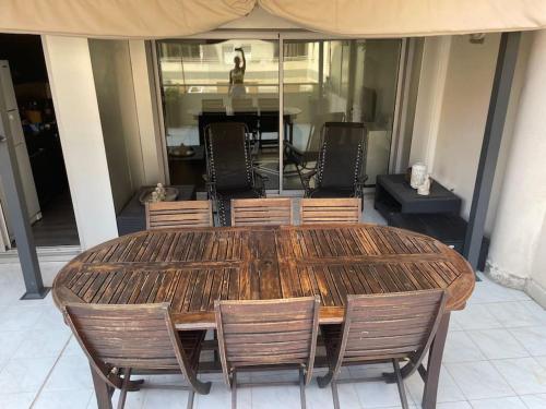 Appartement terrasse piscine et accès plage (Appartement terrasse piscine et acces plage) in Avenue de Cannes