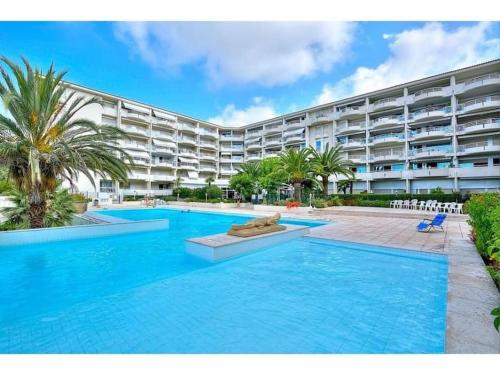 Appartement terrasse piscine et accès plage (Appartement terrasse piscine et acces plage) in Avenue de Cannes