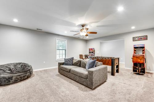 Game Room and Peaceful Deck Dacula Family Home in Dacula, USA