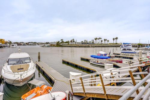 Huntington Beach Condo, Walk to Harbour and Beaches! in Huntington Beach, USA