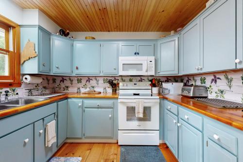 South Pond Escape in Thomaston (ME)