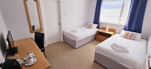 2 twin beds