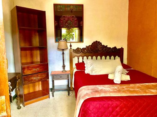 Queen Room with Shared Bathroom image 10