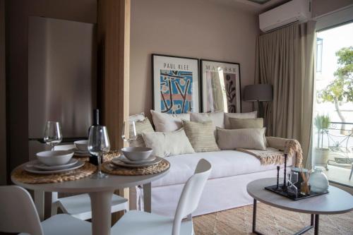 Nerissa Seafront apartment in 이타