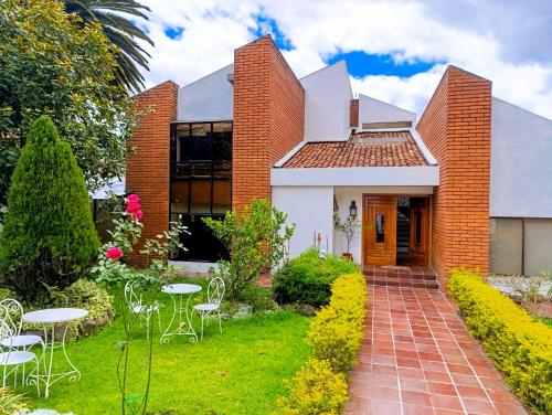 Hostal Mochiliers Bed and Breakfast