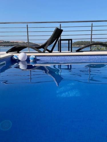 Pool Deck Comfort Apartment