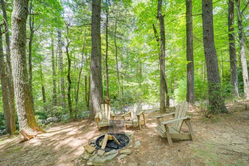 Woodland Cabin with Hot Tub and Deck 11 Mi to Boone! - image 10