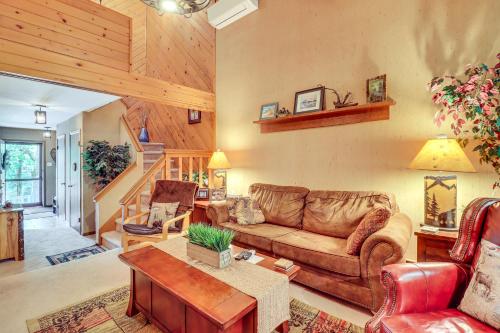 Lake Harmony Townhome - 1 Mi Big Boulder Ski Area! - image 7