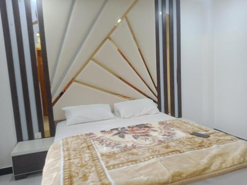 Holiday inn - image 4
