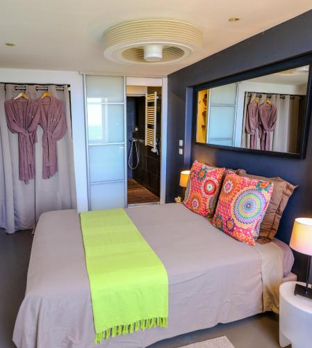 La LUNA - VILLA D'ARCHITECTE B&B VUE MER ET JACUZZI – Marseille, NY