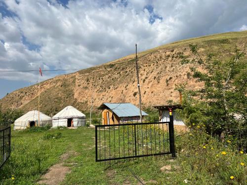 Vista exterior, FOREL FISH GUEST HOUSe in Toktogul