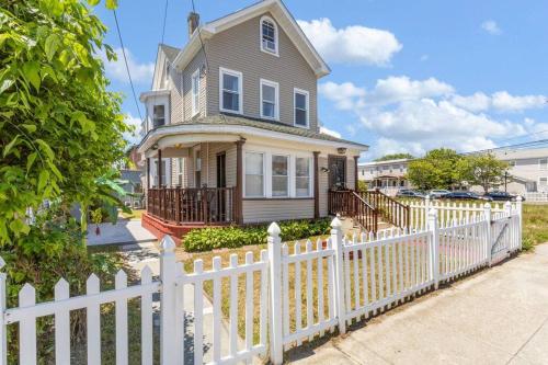 5BD 4BA Victorian House by Hard Rock Boardwalk in Atlantic City, USA