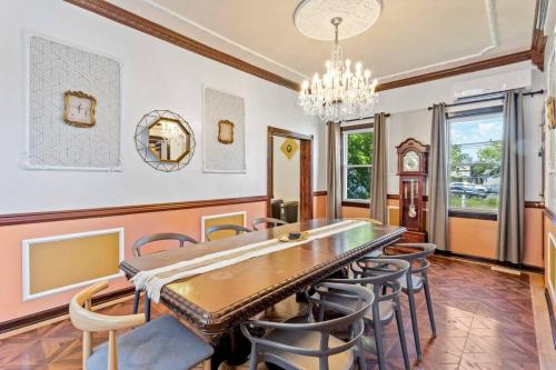 5BD 4BA Victorian House by Hard Rock Boardwalk in Atlantic City, USA
