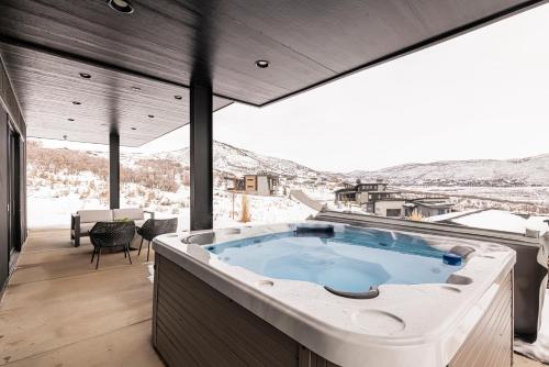 Brand new with Amazing Views - Near Jordanelle Reservoir and Deer Valley Mayflower in Heber City, USA