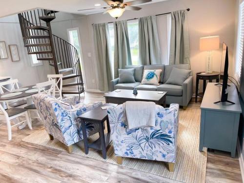 A-Near the Beach Bring a Boat w King Bed! image