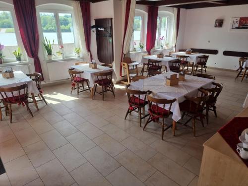 餐廳, Gasthof Weidenauer- Gabi's Café (Gasthof Weidenauer- Gabi's Cafe) in 多瑙河畔埃默斯多夫