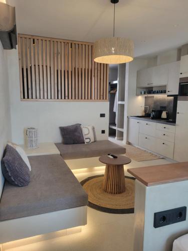 Almyra Boutique Suites with Private Pool -Finiki 2