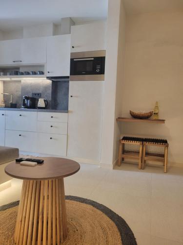 Almyra Boutique Suites with Private Pool -Finiki 4