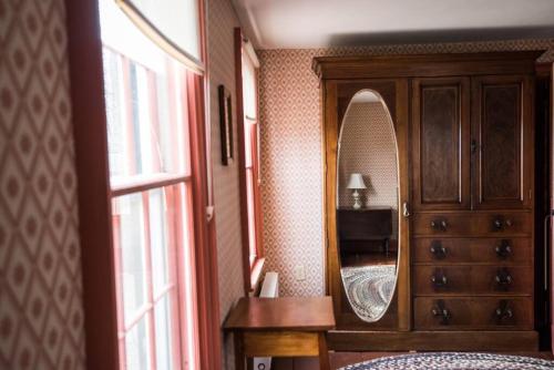 The Dutton Farmhouse in Dummerston Center, USA