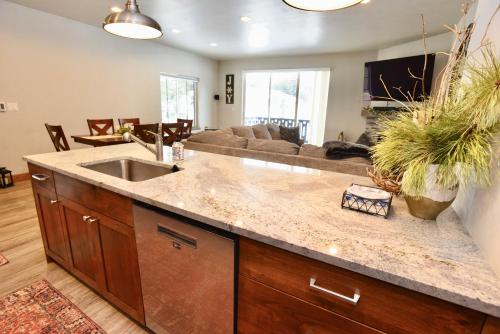 Silverpine Gem - Downtown - Walk to shops, restaurants, Payette Lake - WiFi, McCall (foto 8)