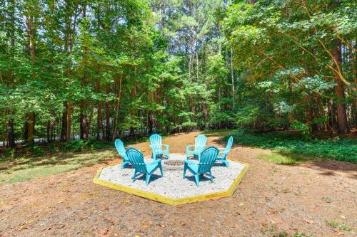 Mooresville Retreat with Patio, 1 Mi to Lake Norman! in Mooresville, USA