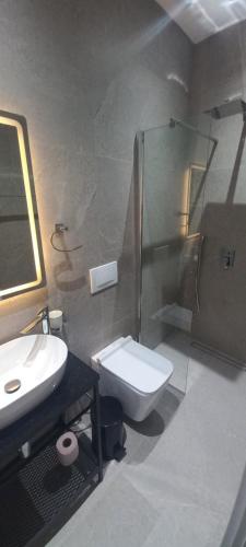 Double Room with Private Bathroom image 9