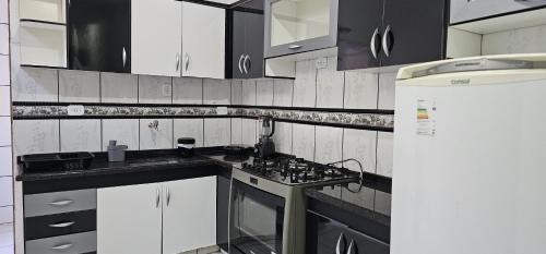 virtuve, Apartamento Praça da Bíblia (Apartamento Praca da Biblia) in Bom Jesus da Lapa