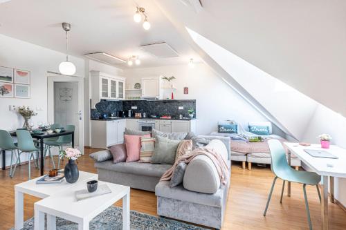 Prague Days - Airy Duplex with Terrace and AC - image 11