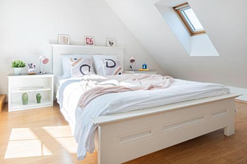 Prague Days - Airy Duplex with Terrace and AC - image 4