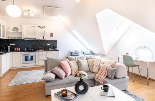 Prague Days - Airy Duplex with Terrace and AC - image 2