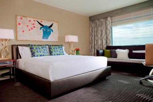 583202987 Kimpton Hotel Palomar Phoenix Cityscape by IHG