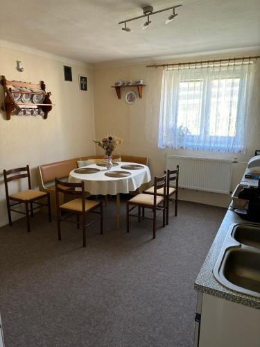 Konyha, Chalupa u Mráze (Chalupa u Mraze) in Vseruby