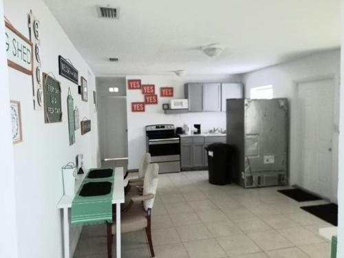 The Hollywood International Hostel - 24 hour Check in - Under New Management in Hallandale Beach (FL)