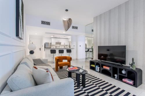 Comfy 1BR Marina Living Steps from Marina Walk, Dubaj (zdjęcie 2)