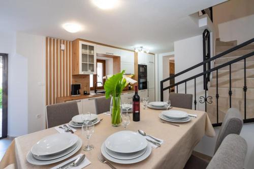 Iekārtas, Holiday Home with jacuzzi - by TA Leut Agency in Slivnica