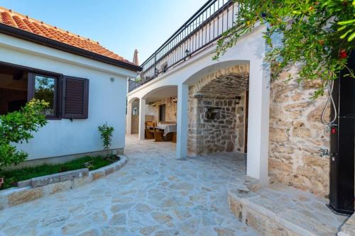 Viesnīcas āriene, Holiday Home with jacuzzi - by TA Leut Agency in Slivnica