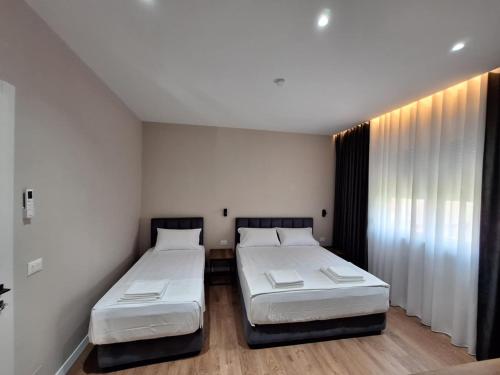 Triple Room with Garden View image 10