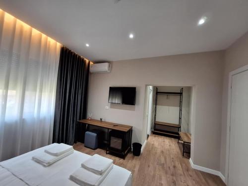 Triple Room with Garden View image 9