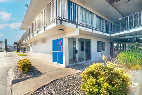 外部景觀, Motel 6 Del Rio, TX in 德爾里奧