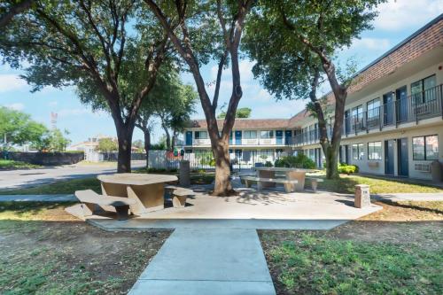 外部景觀, Motel 6 Del Rio, TX in 德爾里奧