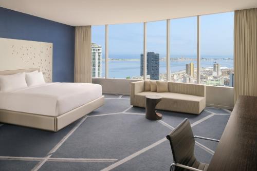 1 King Classic Accessible