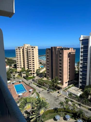 Apartamento en alquiler en la guaira con piscina in Macuto