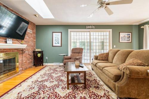 Berkshire Vacation Home in Lee - Pool is Open! in Lee, USA