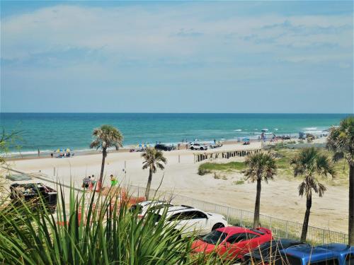 Beachside Bliss Ocean-View Condo with Pool and Private Beach Access, Daytona Beach