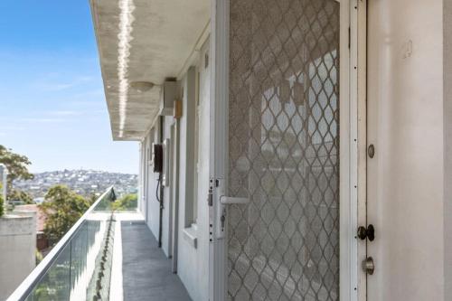 Sundeck Surfscape - Upbeat Beachside Living in Bondi - image 13