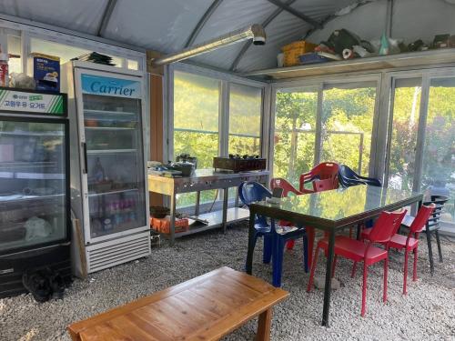 Kitchen, Samhyeongjebonggil Pension in Jumunjin-eup