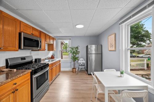 Slick&Spacious 2 Bdr Apt Natrona Hts in Natrona Heights, USA
