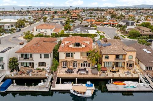 Huntington Harbour Waterfront Home in Huntington Beach, USA