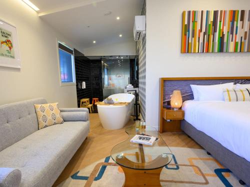 Premium Suite image 5