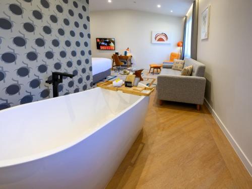 Premium Suite image 4